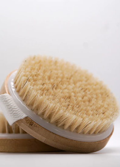 https://chaselesoleil.com/wp-content/uploads/2022/10/Newroo-Exfoliating-Brush.png