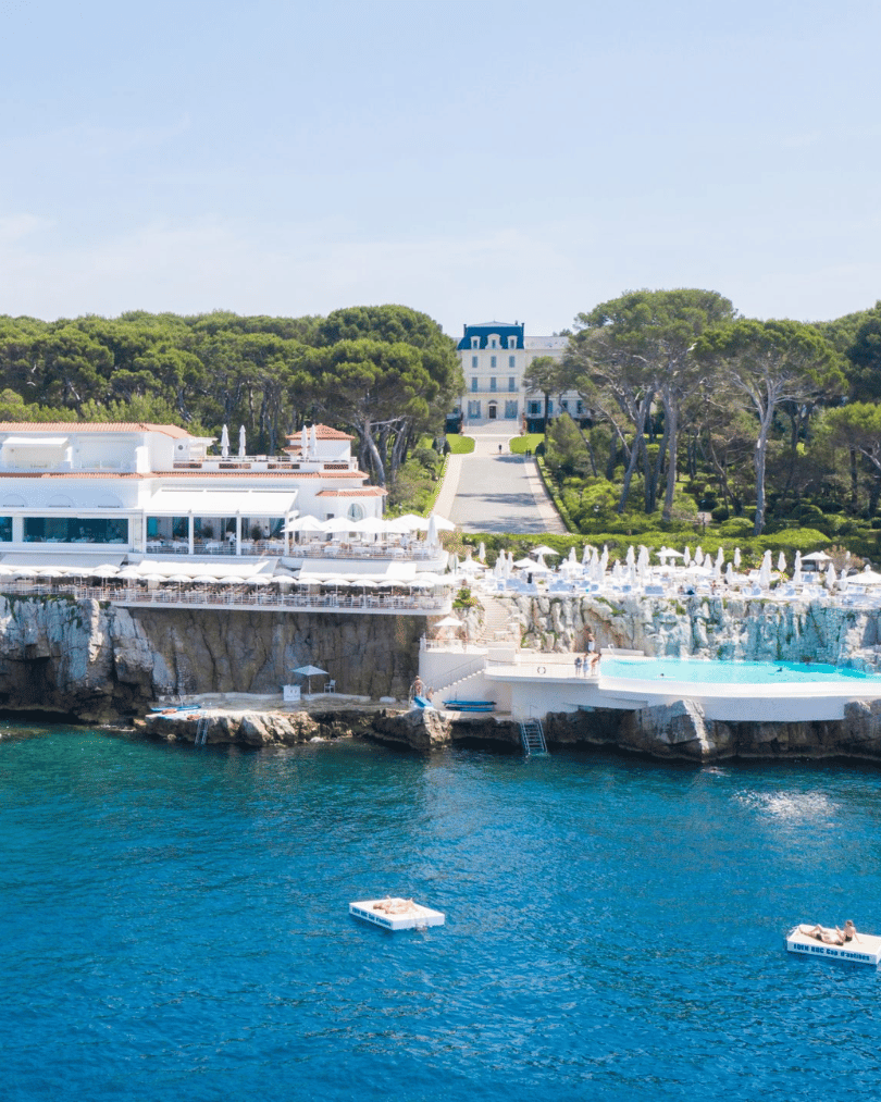 Hôtel du Cap-Eden-Roc, perched on Cap d’Antibes, is an iconic landmark among the best hotels South of France.